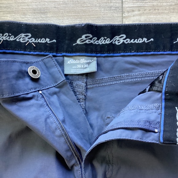 Eddie Bauer Men Dark Navy Blue Active Chinos Relaxed Signature Elastic Waistband - Picture 2 of 4